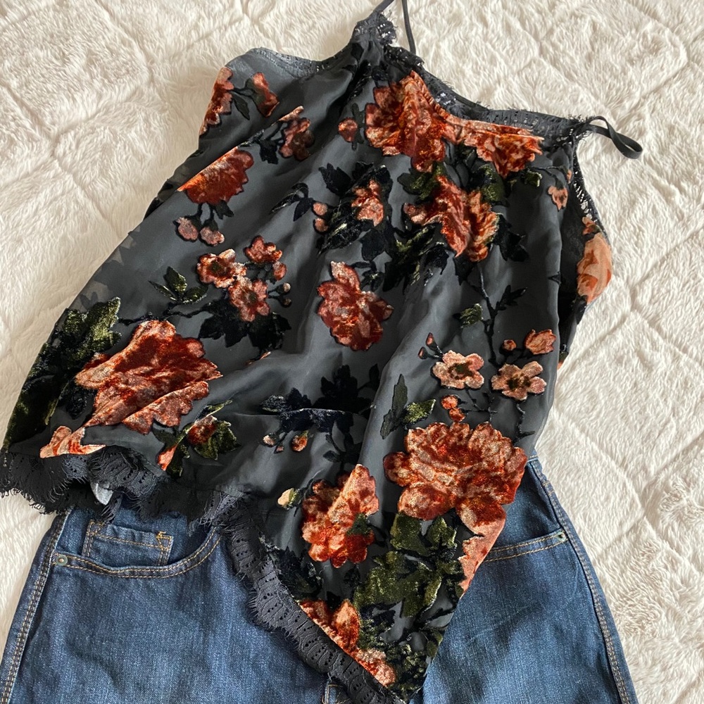 Velour and lace rose pattern tank top